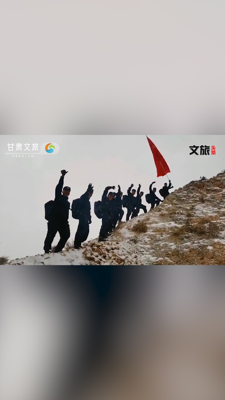 他们是大雪中一道亮丽的风景线