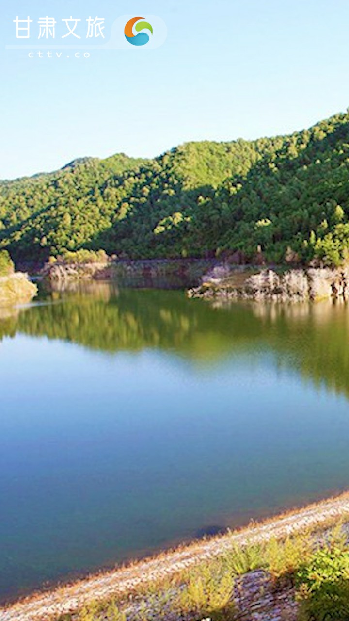 走进竹林寺水库，才知横渡之美